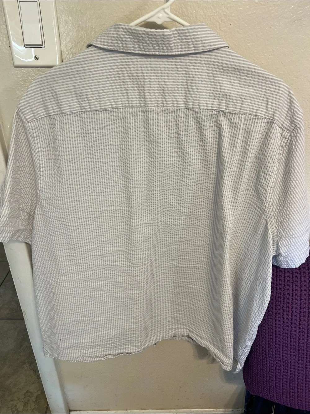 Express Men's Short-Sleeve Seersucker Button-Down Shirt - size xl